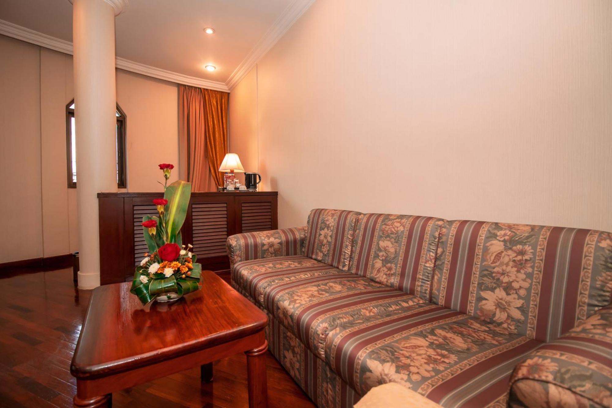 Laotel Vientiane Luaran gambar