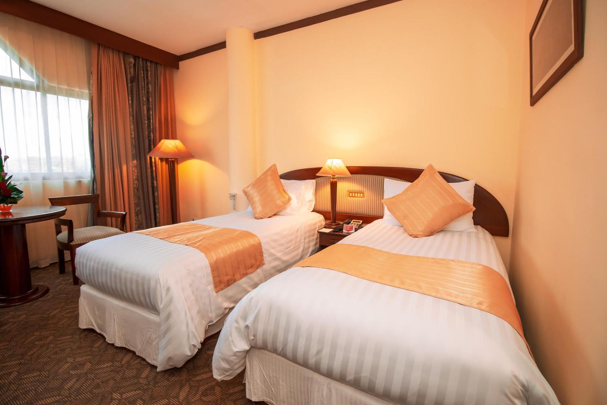 Laotel Vientiane Luaran gambar