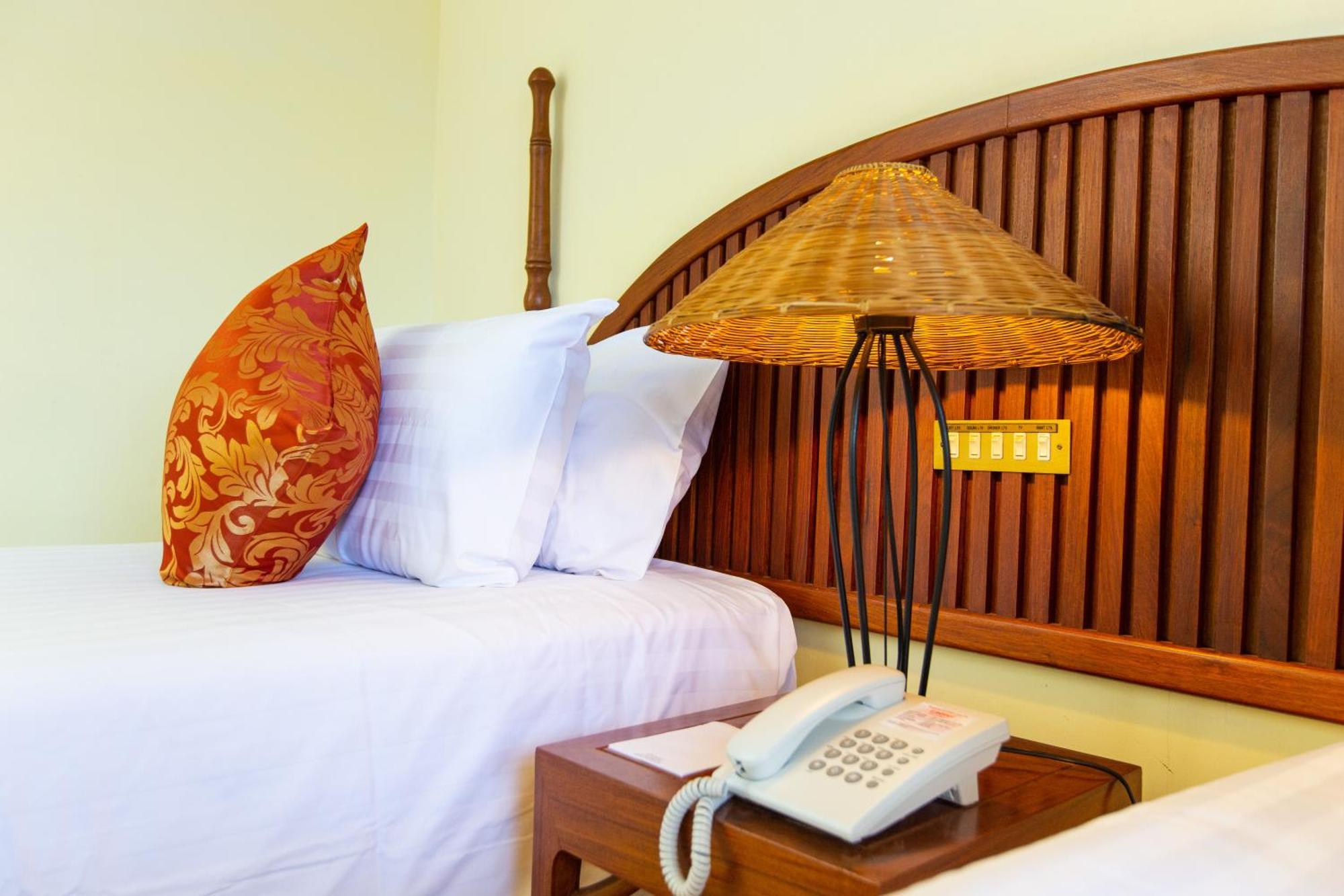 Laotel Vientiane Luaran gambar