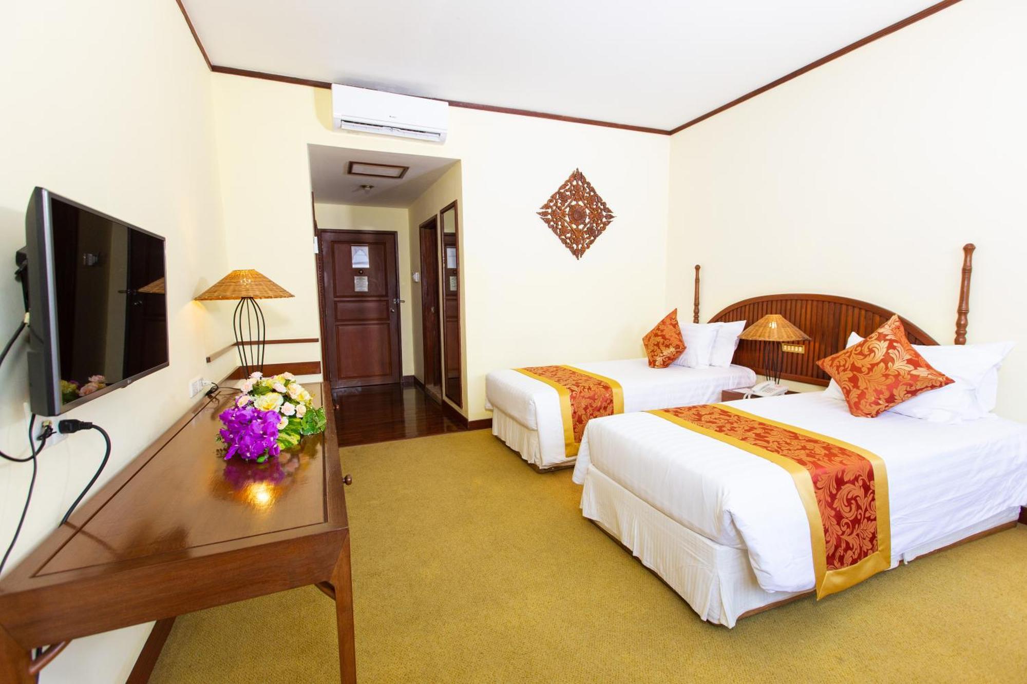 Laotel Vientiane Luaran gambar